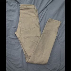 Khaki colored skinny jeans
